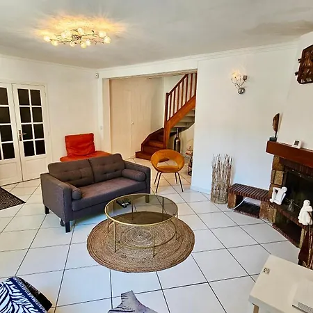 Apartment Privee Dans Partage, L'hibiscus Paris & Stade De France Stains
